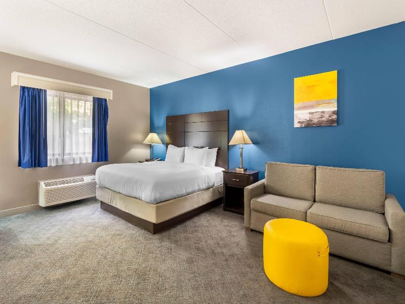Comfort Inn & Suites Mundelein-Vernon Hills image