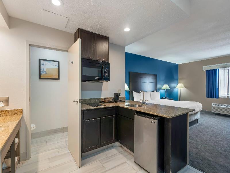 Comfort Inn & Suites Mundelein-Vernon Hills image