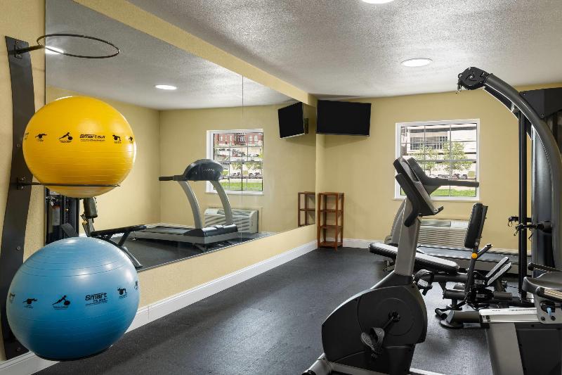 Baymont By Wyndham Jefferson City image