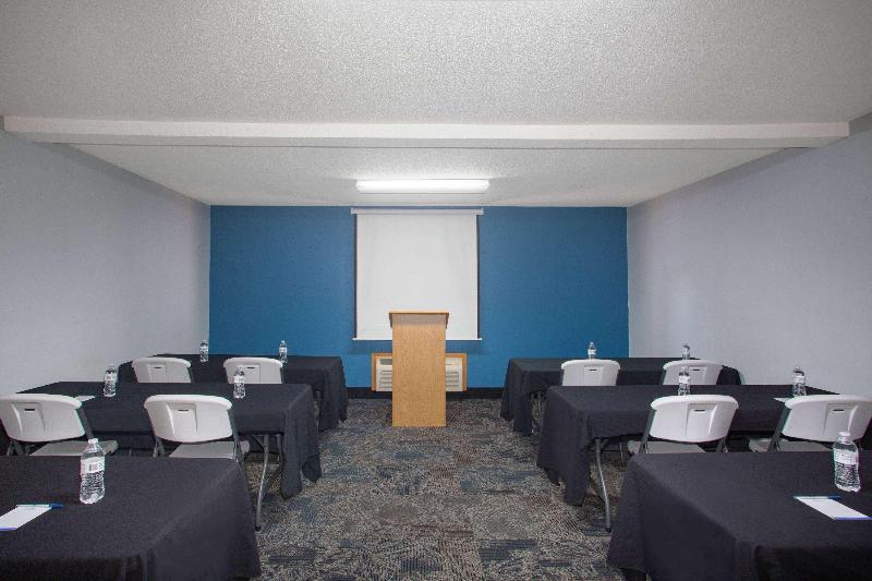 Baymont By Wyndham Jefferson City image