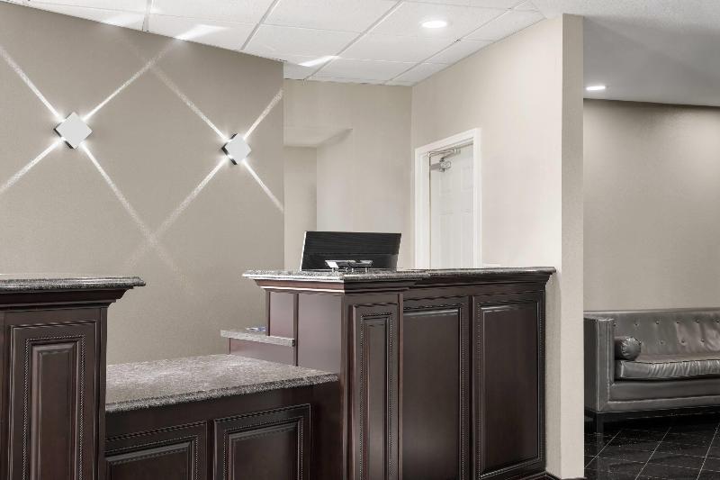 Baymont By Wyndham Jefferson City image