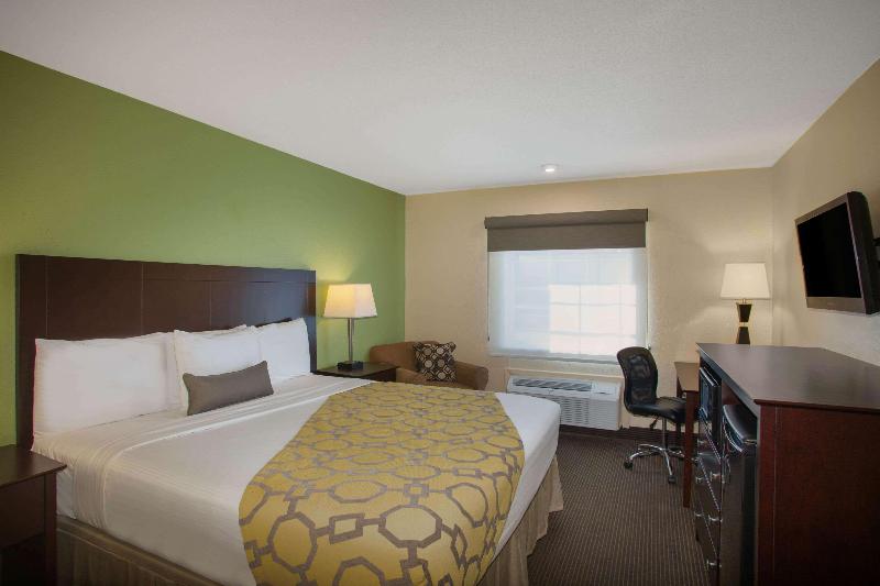 Baymont By Wyndham Jefferson City image