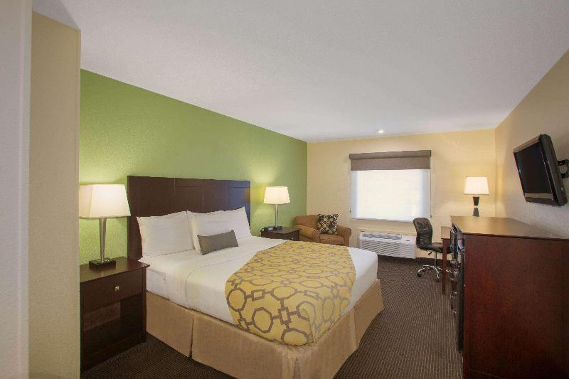 Baymont By Wyndham Jefferson City image