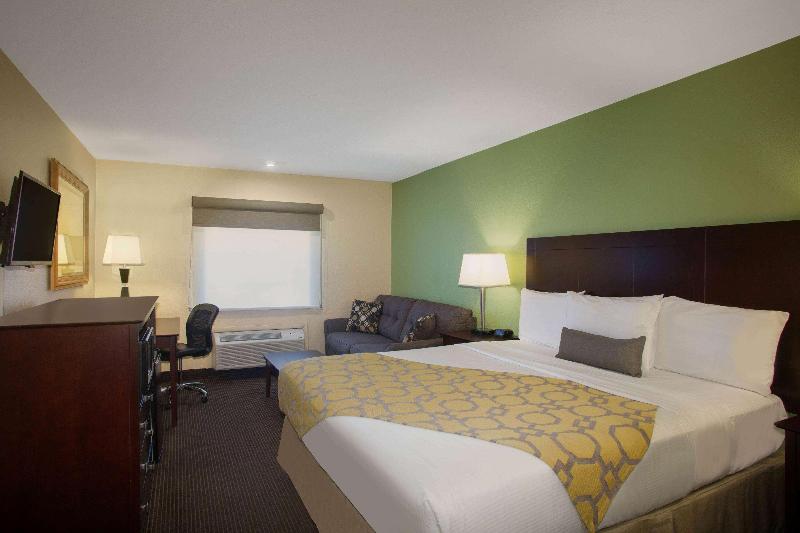 Baymont By Wyndham Jefferson City image