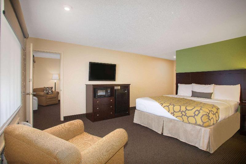 Baymont By Wyndham Jefferson City image