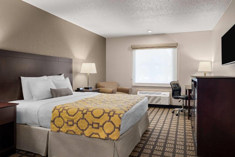 Baymont By Wyndham Jefferson City image