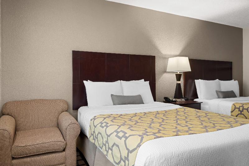 Baymont By Wyndham Jefferson City image