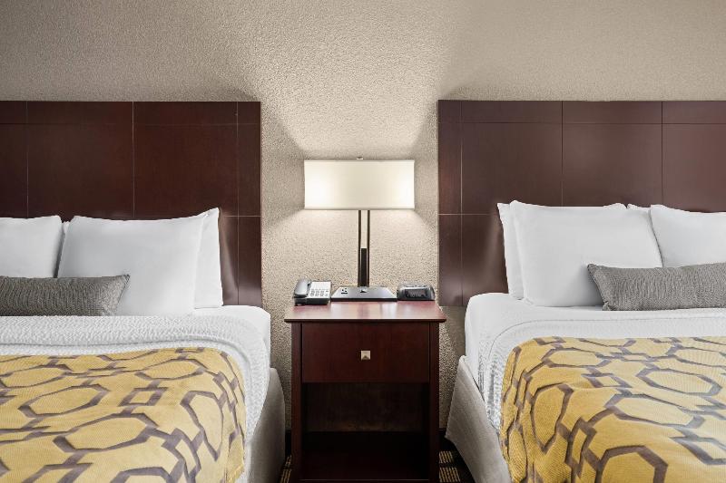 Baymont By Wyndham Jefferson City image