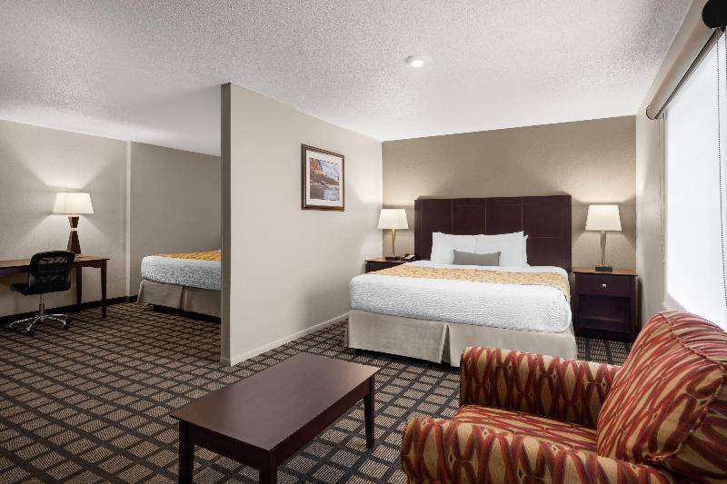 Baymont By Wyndham Jefferson City image