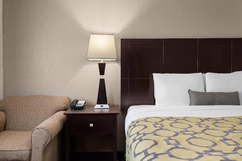 Baymont By Wyndham Jefferson City image