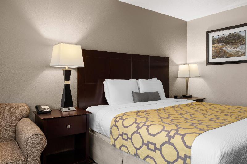 Baymont By Wyndham Jefferson City image