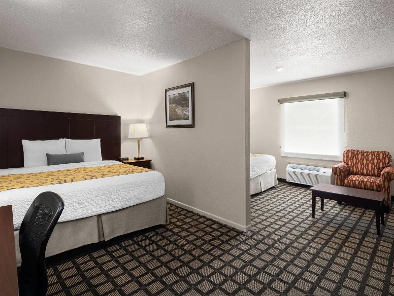Baymont By Wyndham Jefferson City image