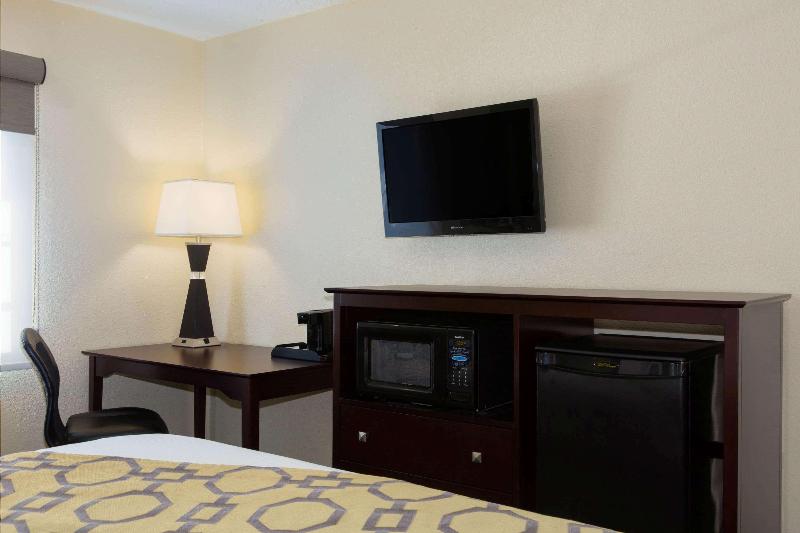 Baymont By Wyndham Jefferson City image