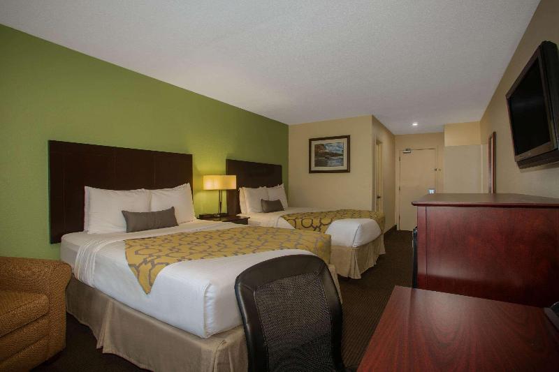 Baymont By Wyndham Jefferson City image