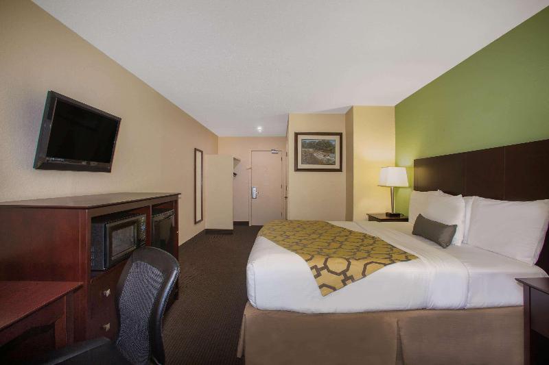 Baymont By Wyndham Jefferson City image