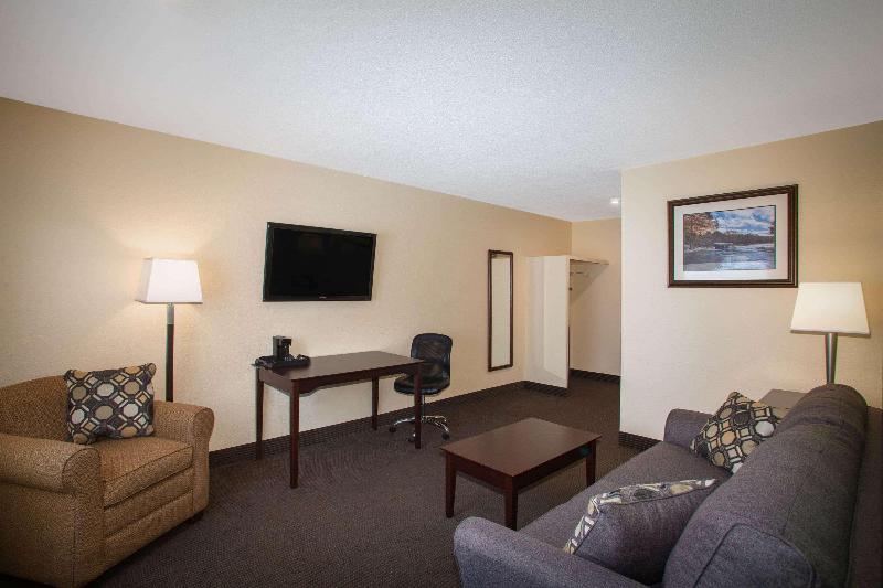 Baymont By Wyndham Jefferson City image