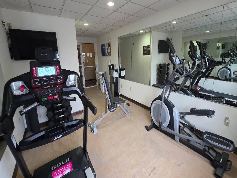 Comfort Inn & Suites Grafton-Cedarburg image