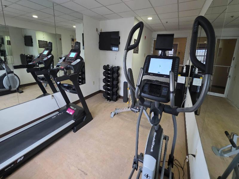 Comfort Inn & Suites Grafton-Cedarburg image