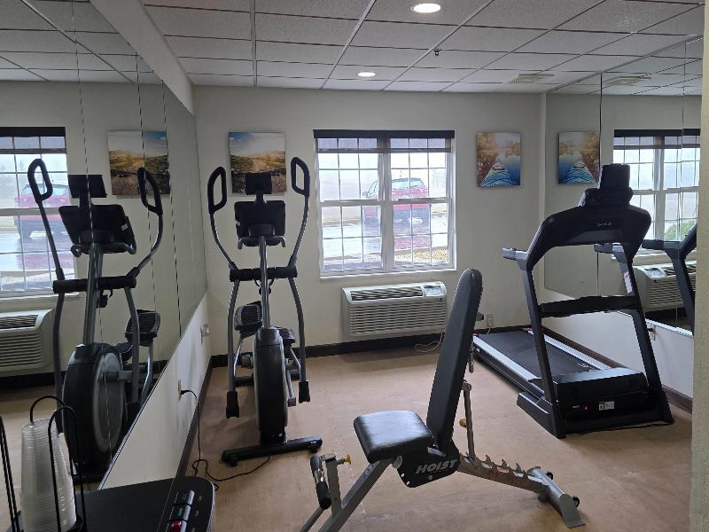 Comfort Inn & Suites Grafton-Cedarburg image