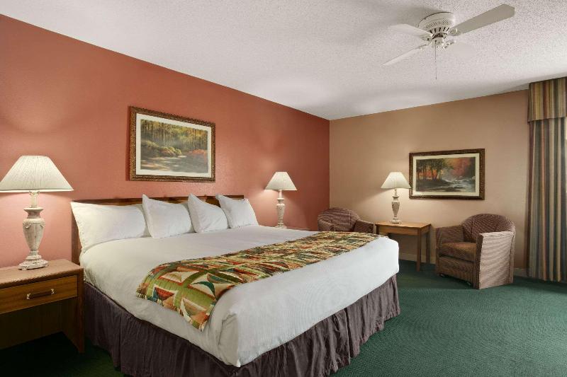 Baymont By Wyndham Sullivan image