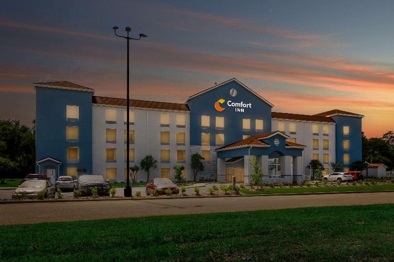 Comfort Inn Conroe image