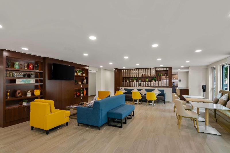 Comfort Inn Conroe image