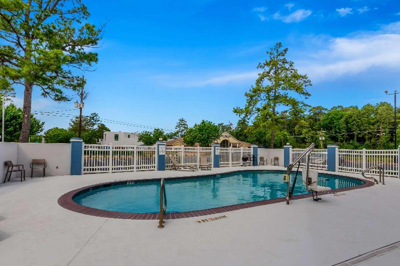 Comfort Inn Conroe image