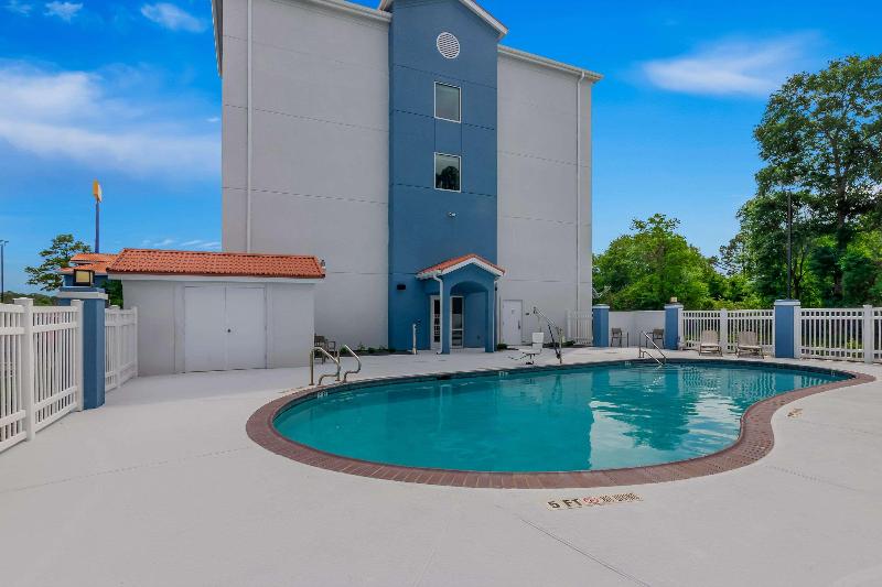 Comfort Inn Conroe image