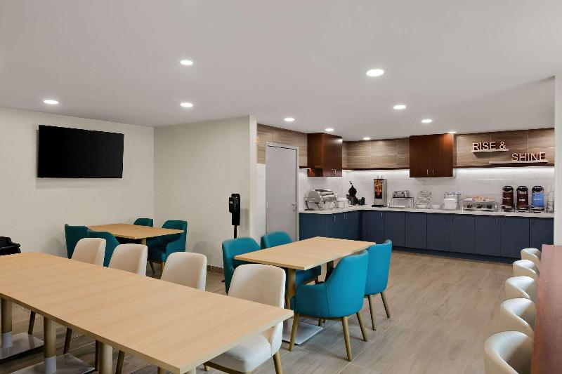 Comfort Inn Conroe image