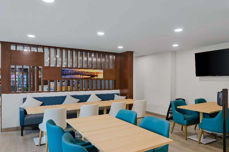 Comfort Inn Conroe image