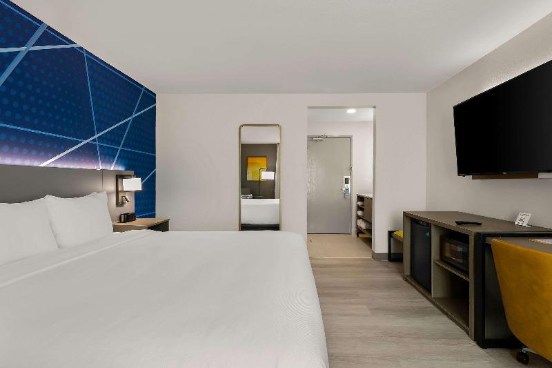 Comfort Inn Conroe image