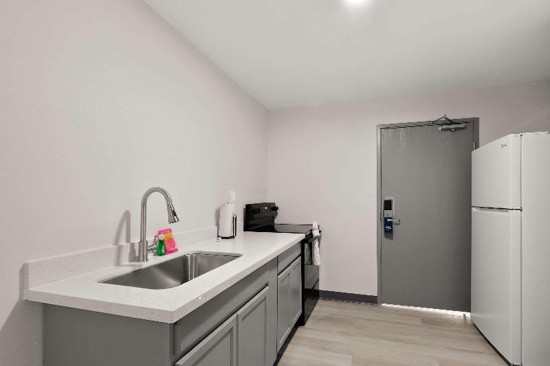 Comfort Inn Conroe image
