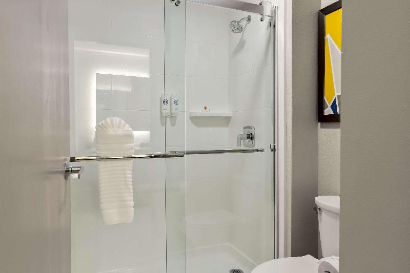 Comfort Inn Conroe image