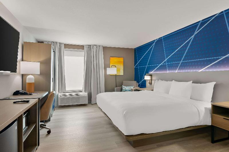 Comfort Inn Conroe image