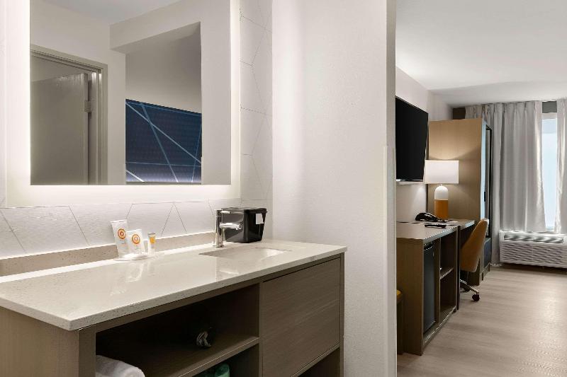 Comfort Inn Conroe image