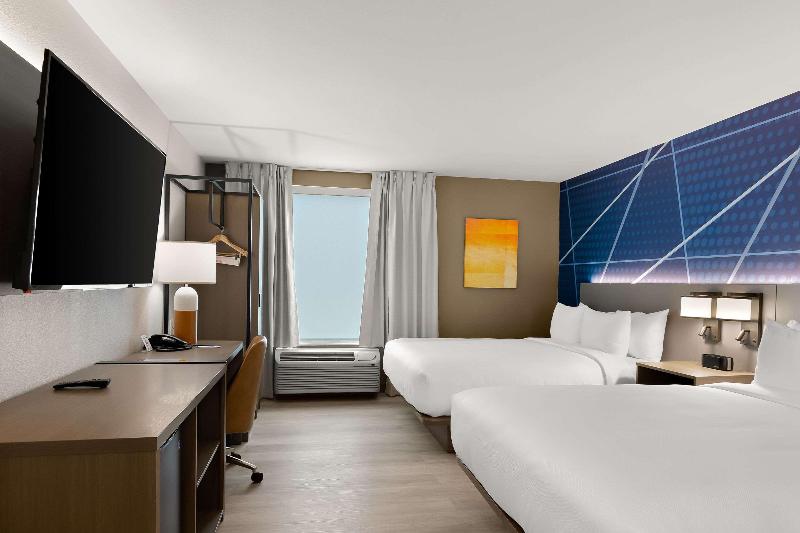 Comfort Inn Conroe image