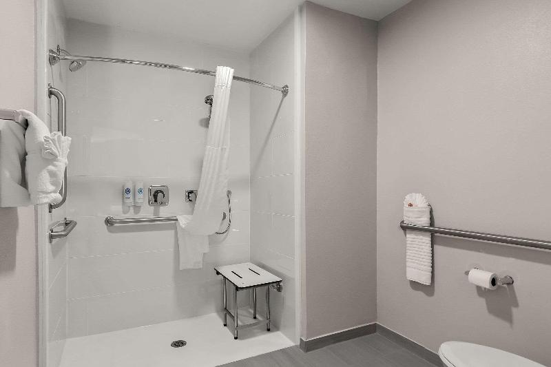 Comfort Inn Conroe image