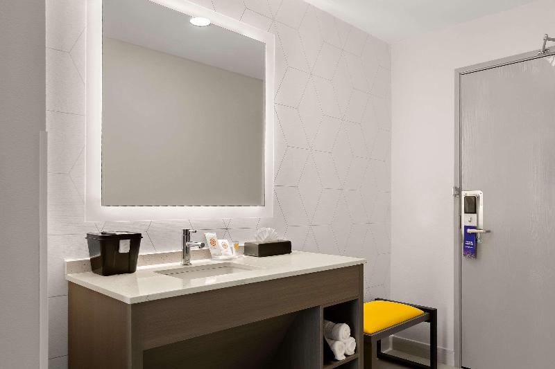 Comfort Inn Conroe image