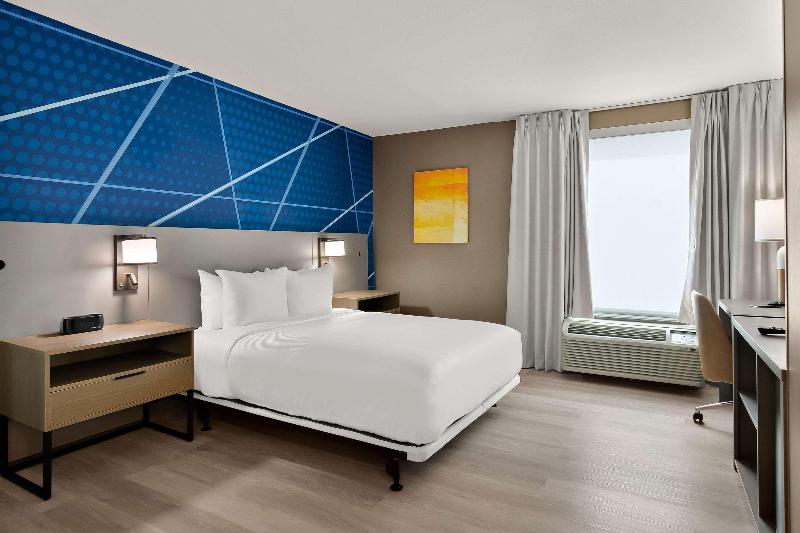 Comfort Inn Conroe image