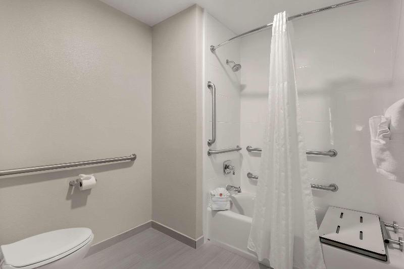 Comfort Inn Conroe image