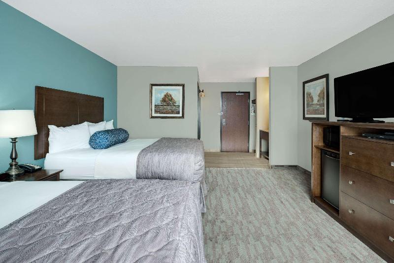 Baymont By Wyndham Minot image