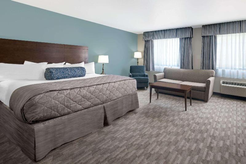 Baymont By Wyndham Minot image