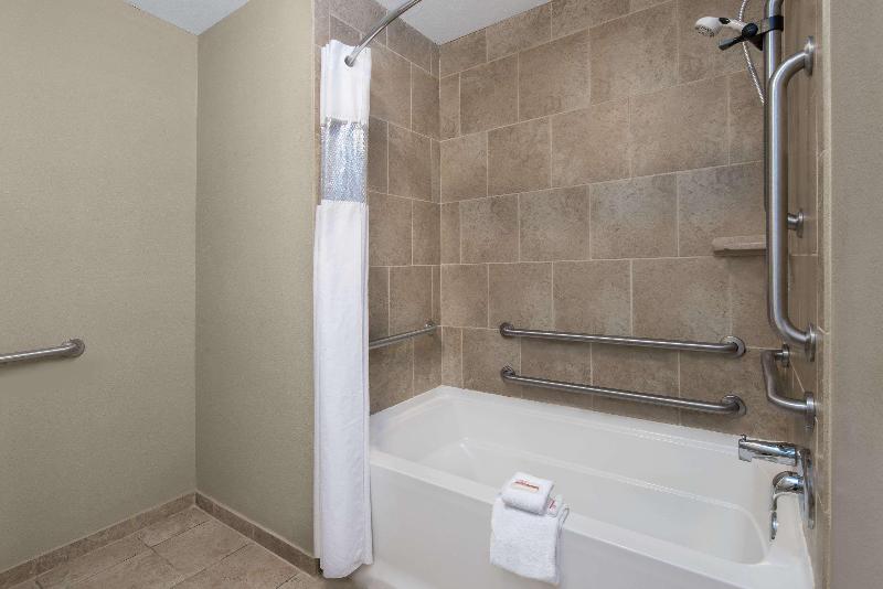 Baymont By Wyndham Minot image