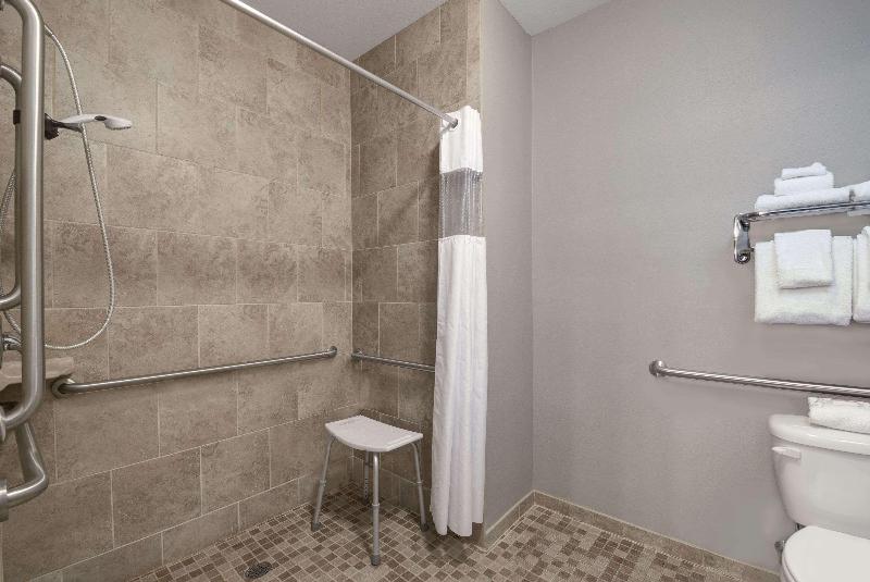 Baymont By Wyndham Minot image