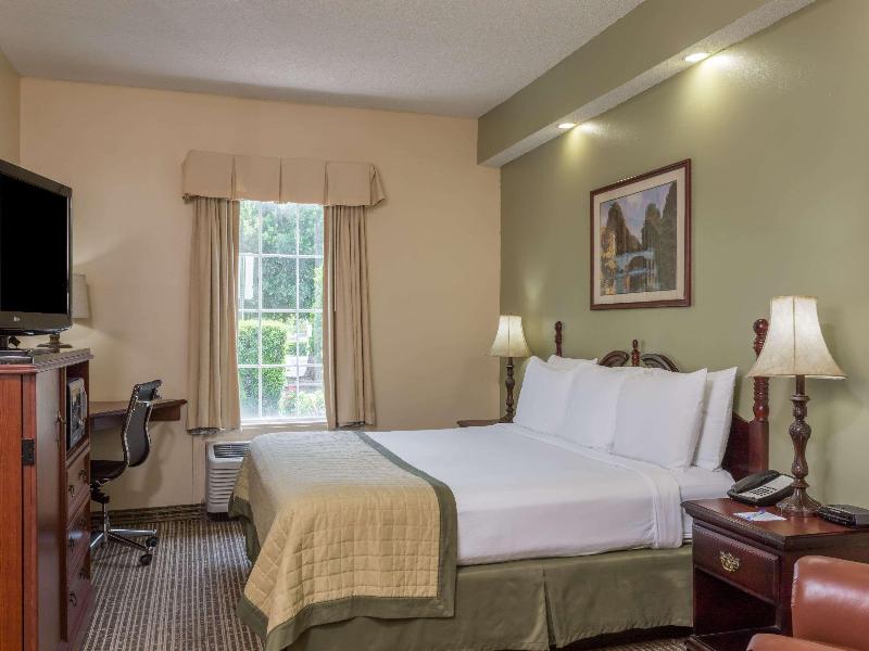 Baymont by Wyndham Lakeland image