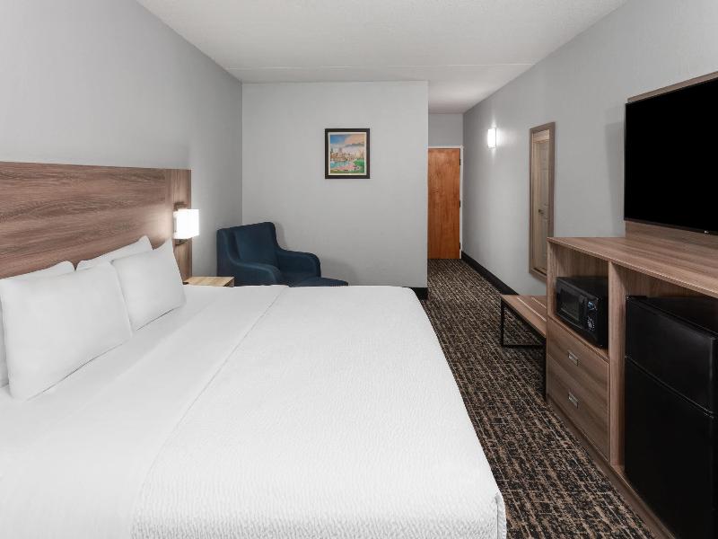 Baymont By Wyndham Indianapolis South image