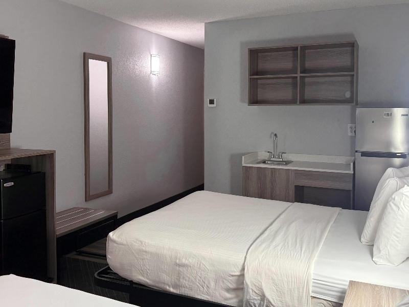 Baymont By Wyndham Indianapolis South image