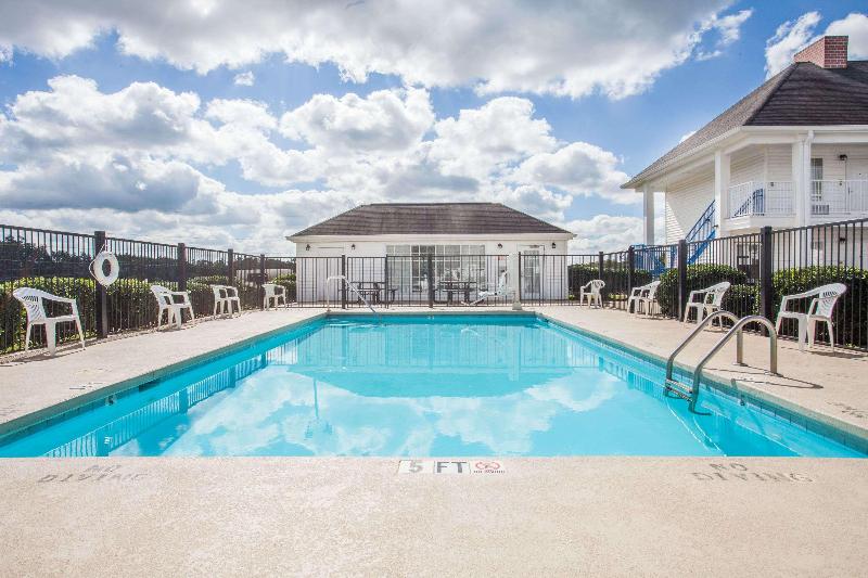 Baymont by Wyndham Hickory image