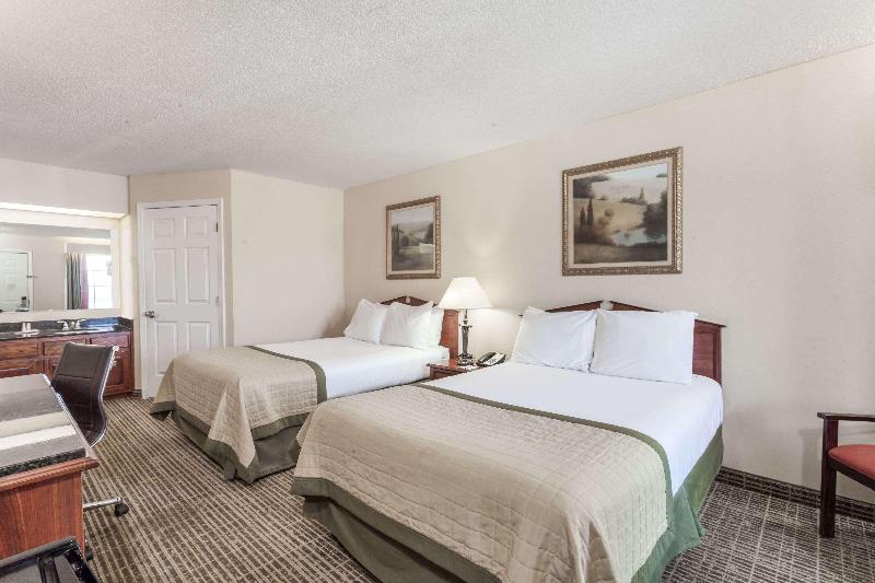 Baymont by Wyndham Hickory image