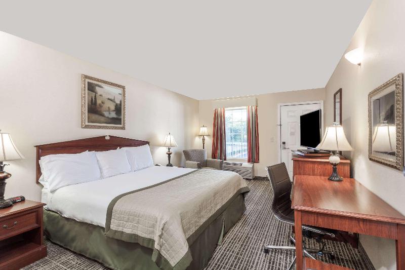 Baymont by Wyndham Hickory image